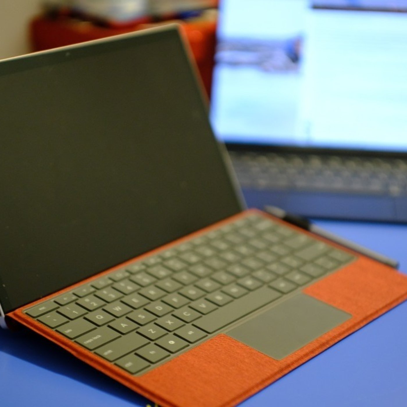 The QUEST for the BEST 2-in-1 LINUX DEVICE! episode artwork